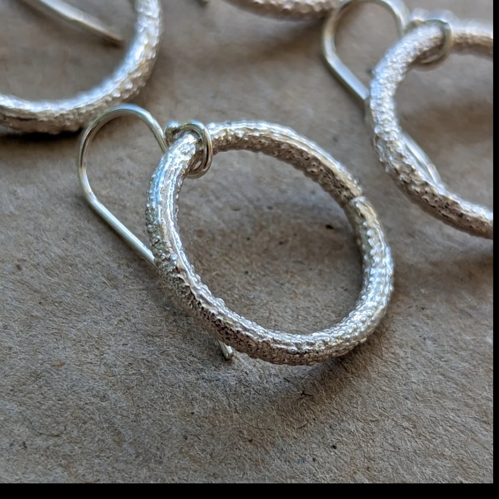 Sterling silver reticulated silver ring earrings - Picture 2 of 4